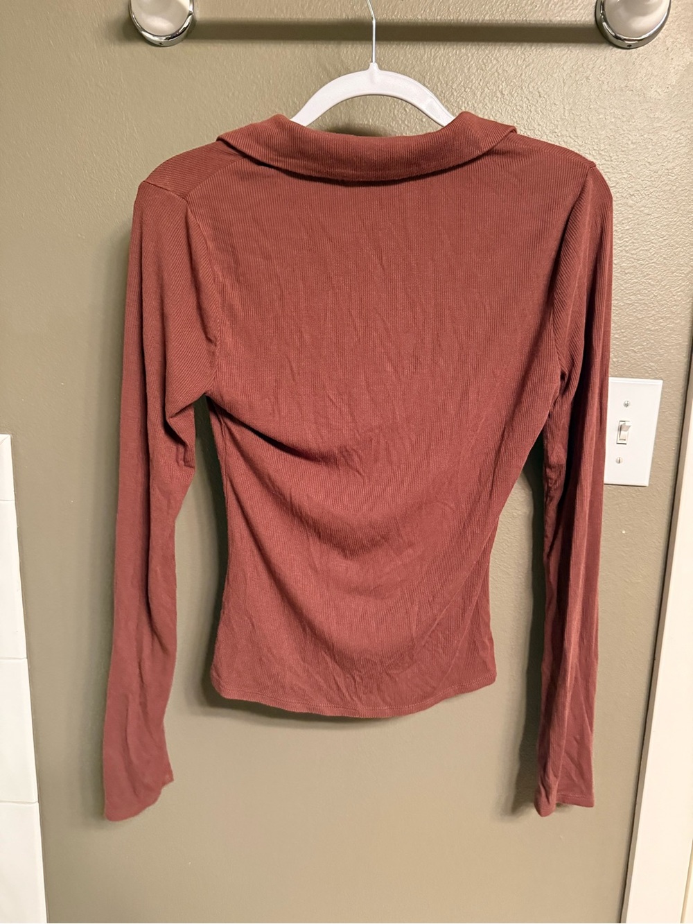 PAIGE Rust Red-Brown Ruched Button-Front Collared Top - Picture 2 of 2